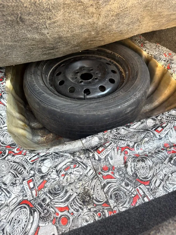 Продам личный автомобиль ваз 2115 2008 года выпуска. Двигатель: 1.6, 8 кл. , инжектор. Автомобилем владею 2 года, и за эти 2 года, я проделал не мало работ с данным агрегатом. Обработан пол и днище, сделана виброизоляция пола (4 мм), установлен новый ковролин, новые коврики «eva». По автозвуку установлена магнитола «kenwood», 2 динамика «pioneer» в передних дверях, 2 овала 6x9 «jbl» в задней полке (устанавливал новую заднюю акустическую полку с не плохой фанеры, звучание хорошее). На авто установлены «гранта» зеркала с механической регулировкой и повторителем, на крыльях вместо поворотников «se-ешки»; парктроники задние в количестве 4-х штук (работают грамотно, с нашим плотным потоком в городе шикарно помогают при парковке); новое лобовое стекло с новой уплотнительной резинкой.
По технической составляющей были проделаны следующие работы:
Двигатель: замена вкладышей коренных шатунных; шатунных подшипников, вкладышей стандарт; коренных вкладышей стандарт; масленого насоса
📞 Звоните: +7(959)1826373 - фотография - 10
