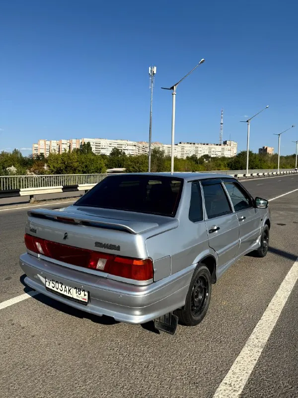 Продам личный автомобиль ваз 2115 2008 года выпуска. Двигатель: 1.6, 8 кл. , инжектор. Автомобилем владею 2 года, и за эти 2 года, я проделал не мало работ с данным агрегатом. Обработан пол и днище, сделана виброизоляция пола (4 мм), установлен новый ковролин, новые коврики «eva». По автозвуку установлена магнитола «kenwood», 2 динамика «pioneer» в передних дверях, 2 овала 6x9 «jbl» в задней полке (устанавливал новую заднюю акустическую полку с не плохой фанеры, звучание хорошее). На авто установлены «гранта» зеркала с механической регулировкой и повторителем, на крыльях вместо поворотников «se-ешки»; парктроники задние в количестве 4-х штук (работают грамотно, с нашим плотным потоком в городе шикарно помогают при парковке); новое лобовое стекло с новой уплотнительной резинкой.
По технической составляющей были проделаны следующие работы:
Двигатель: замена вкладышей коренных шатунных; шатунных подшипников, вкладышей стандарт; коренных вкладышей стандарт; масленого насоса
📞 Звоните: +7(959)1826373 - фотография - 2