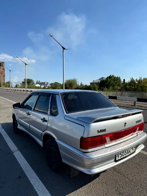 Продам личный автомобиль ваз 2115 2008 года выпуска. Двигатель: 1.6, 8 кл. , инжектор. Автомобилем владею 2 года, и за эти 2 года, я проделал не мало работ с данным агрегатом. Обработан пол и днище, сделана виброизоляция пола (4 мм), установлен новый ковролин, новые коврики «eva». По автозвуку установлена магнитола «kenwood», 2 динамика «pioneer» в передних дверях, 2 овала 6x9 «jbl» в задней полке (устанавливал новую заднюю акустическую полку с не плохой фанеры, звучание хорошее). На авто установлены «гранта» зеркала с механической регулировкой и повторителем, на крыльях вместо поворотников «se-ешки»; парктроники задние в количестве 4-х штук (работают грамотно, с нашим плотным потоком в городе шикарно помогают при парковке); новое лобовое стекло с новой уплотнительной резинкой.
По технической составляющей были проделаны следующие работы:
Двигатель: замена вкладышей коренных шатунных; шатунных подшипников, вкладышей стандарт; коренных вкладышей стандарт; масленого насоса
📞 Звоните: +7(959)1826373 - фотография - 4
