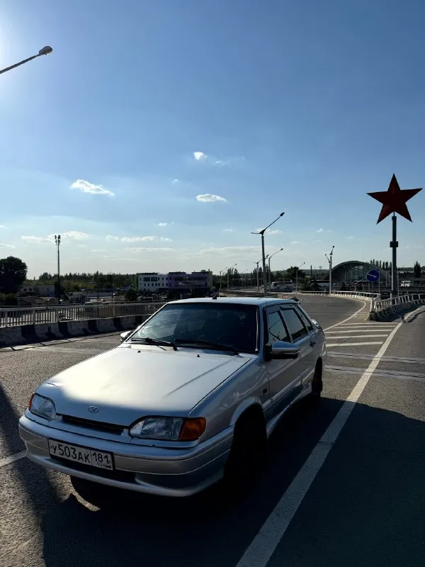 Продам личный автомобиль ваз 2115 2008 года выпуска. Двигатель: 1.6, 8 кл. , инжектор. Автомобилем владею 2 года, и за эти 2 года, я проделал не мало работ с данным агрегатом. Обработан пол и днище, сделана виброизоляция пола (4 мм), установлен новый ковролин, новые коврики «eva». По автозвуку установлена магнитола «kenwood», 2 динамика «pioneer» в передних дверях, 2 овала 6x9 «jbl» в задней полке (устанавливал новую заднюю акустическую полку с не плохой фанеры, звучание хорошее). На авто установлены «гранта» зеркала с механической регулировкой и повторителем, на крыльях вместо поворотников «se-ешки»; парктроники задние в количестве 4-х штук (работают грамотно, с нашим плотным потоком в городе шикарно помогают при парковке); новое лобовое стекло с новой уплотнительной резинкой.
По технической составляющей были проделаны следующие работы:
Двигатель: замена вкладышей коренных шатунных; шатунных подшипников, вкладышей стандарт; коренных вкладышей стандарт; масленого насоса
📞 Звоните: +7(959)1826373 - фотография - 5