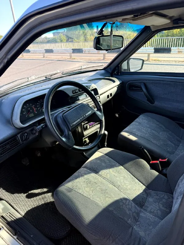 Продам личный автомобиль ваз 2115 2008 года выпуска. Двигатель: 1.6, 8 кл. , инжектор. Автомобилем владею 2 года, и за эти 2 года, я проделал не мало работ с данным агрегатом. Обработан пол и днище, сделана виброизоляция пола (4 мм), установлен новый ковролин, новые коврики «eva». По автозвуку установлена магнитола «kenwood», 2 динамика «pioneer» в передних дверях, 2 овала 6x9 «jbl» в задней полке (устанавливал новую заднюю акустическую полку с не плохой фанеры, звучание хорошее). На авто установлены «гранта» зеркала с механической регулировкой и повторителем, на крыльях вместо поворотников «se-ешки»; парктроники задние в количестве 4-х штук (работают грамотно, с нашим плотным потоком в городе шикарно помогают при парковке); новое лобовое стекло с новой уплотнительной резинкой.
По технической составляющей были проделаны следующие работы:
Двигатель: замена вкладышей коренных шатунных; шатунных подшипников, вкладышей стандарт; коренных вкладышей стандарт; масленого насоса
📞 Звоните: +7(959)1826373 - фотография - 8
