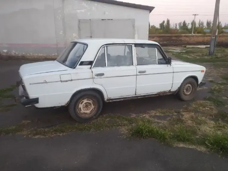Ваз 21063 1990 года выпуска, на ходу, стоит газ евро 2, двигатель работает хорошо не стучит и не троит, мост не гудит, кпп не выбивает, состоянии кузова видно на фото, по электрике поворотники печка дворники свет работают, не работают стопы, по документам укр и временный днр, продажа по техпаспорту (станет на рф учёт 5 лет) цена 63 тысячи рублей, находится донецк кировский район, остальные вопросы по телефону +79494692948
📞 Звоните: +7(949)4692948 - фотография - 4