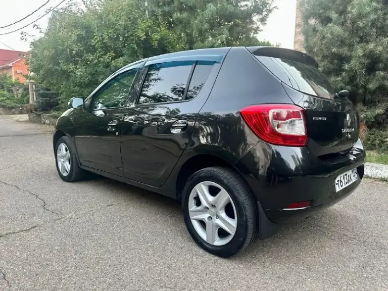 Продаю живой renault sandero (рено сандеро) ❗️655т. Руб, цена за срочность, можно в кредит. 2016г, 1.6 механика, пробег 130т. Км. Технически в идеале, по кузову практически весь в заводском окрасе (за исключением 2х косметических окрасов). Все стекла оригинальные, в том числе лобовое. Фактически 2 собственника за всю историю. Хорошая комплектация + круиз-контроль + климат-контроль + 4 стеклоподъемника + 4 подушки безопасности + мультируль 2 комплекта резины зима/лето каждая на отдельных дисках. Звоните, машина вам понравится. Донецк +79495947632
📞 Звоните: +7(949)5947632 - фотография - 4