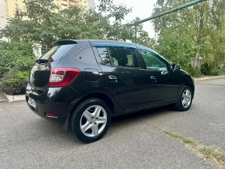 Продаю живой renault sandero (рено сандеро) ❗️655т. Руб, цена за срочность, можно в кредит. 2016г, 1.6 механика, пробег 130т. Км. Технически в идеале, по кузову практически весь в заводском окрасе (за исключением 2х косметических окрасов). Все стекла оригинальные, в том числе лобовое. Фактически 2 собственника за всю историю. Хорошая комплектация + круиз-контроль + климат-контроль + 4 стеклоподъемника + 4 подушки безопасности + мультируль 2 комплекта резины зима/лето каждая на отдельных дисках. Звоните, машина вам понравится. Донецк +79495947632
📞 Звоните: +7(949)5947632 - фотография - 5