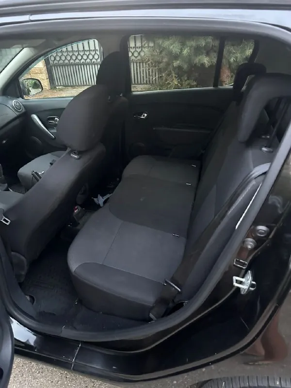 Продаю живой renault sandero (рено сандеро) ❗️655т. Руб, цена за срочность, можно в кредит. 2016г, 1.6 механика, пробег 130т. Км. Технически в идеале, по кузову практически весь в заводском окрасе (за исключением 2х косметических окрасов). Все стекла оригинальные, в том числе лобовое. Фактически 2 собственника за всю историю. Хорошая комплектация + круиз-контроль + климат-контроль + 4 стеклоподъемника + 4 подушки безопасности + мультируль 2 комплекта резины зима/лето каждая на отдельных дисках. Звоните, машина вам понравится. Донецк +79495947632
📞 Звоните: +7(949)5947632 - фотография - 7