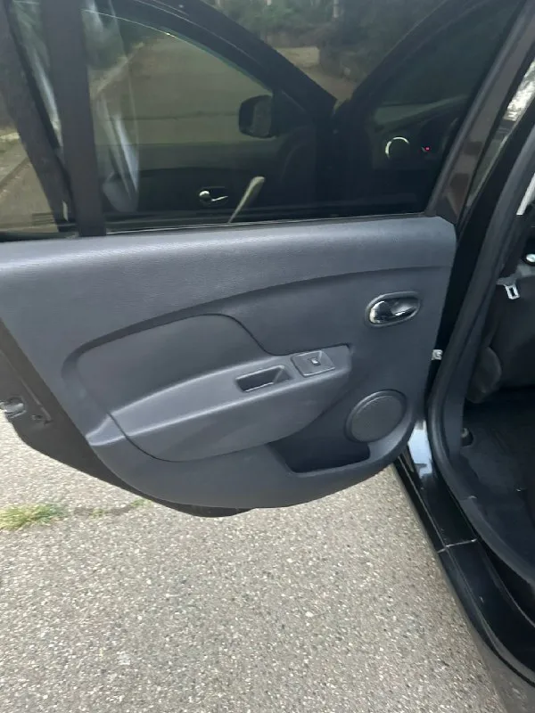 Продаю живой renault sandero (рено сандеро) ❗️655т. Руб, цена за срочность, можно в кредит. 2016г, 1.6 механика, пробег 130т. Км. Технически в идеале, по кузову практически весь в заводском окрасе (за исключением 2х косметических окрасов). Все стекла оригинальные, в том числе лобовое. Фактически 2 собственника за всю историю. Хорошая комплектация + круиз-контроль + климат-контроль + 4 стеклоподъемника + 4 подушки безопасности + мультируль 2 комплекта резины зима/лето каждая на отдельных дисках. Звоните, машина вам понравится. Донецк +79495947632
📞 Звоните: +7(949)5947632 - фотография - 8