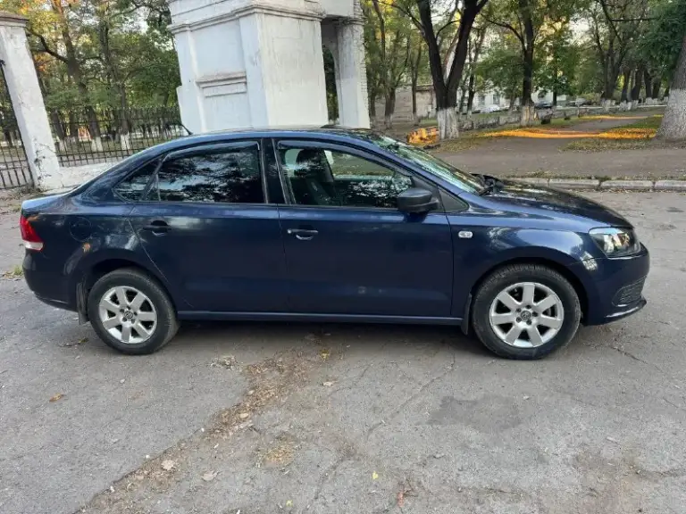 Volkswagen поло 2012 г.
Покупался в донецке в автосалоне, машина местная. Родной пробег 64000, 2 комплекта новой резины с дисками. Полностью в родной краске, без царапин и вмятин, в идеальном состоянии. Хозяин по документам. Г. Енакиево +79493826623. Цена 950 тысяч рублей
📲 Tg: @kristinnnkk
📞 Звоните: +7(949)3826623 - фотография - 3