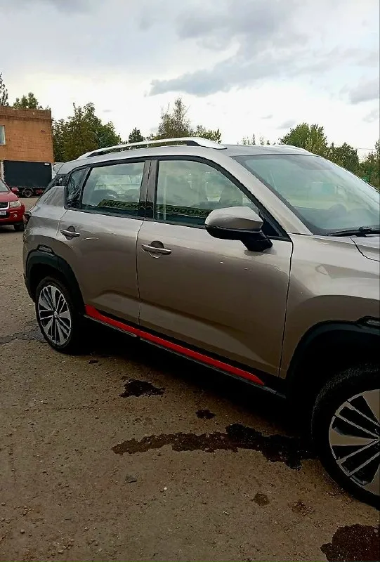 Продам changan cs35 plus в новом состоянии. Пробег 11т. , или обменяю на газель 4х метровую с вашей доплатой. Причина продажи - нужен грузовой автомобиль. По машине: -двигатель: 1,4-литровый бензиновый турбомотор мощностью 150 л. С. -трансмиссия: 7-ступенчатая роботизированная коробка передач (dct) с двойным «мокрым» сцеплением. -привод: передний. Комплектация: безопасность: системы abs, esp, электронный распределитель тормозных усилий (ebd), фронтальные подушки безопасности и крепления isofix. Комфорт: климат-контроль, многофункциональный руль с кожаной отделкой, сенсорный мультимедийный экран с поддержкой apple carplay и android auto. Зимние опции: обогрев передних сидений, стёкол и зеркал. Расширенные технологии: адаптивный круиз-контроль, система предупреждения о риске столкновения (fcw), автоматическое экстренное торможение (aeb), датчик дождя и контроль слепых зон. Дополнительный комфорт: панорамная крыша с электроприводом, подогрев задних сидений, электрорегулиров
📞 Звоните: +7(949)3714230 - фотография - 2