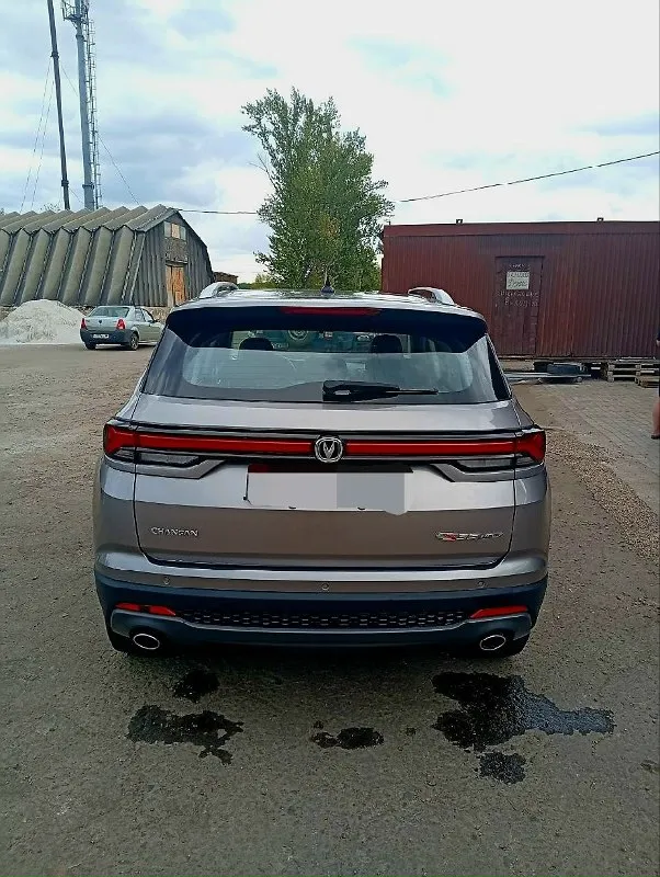 Продам changan cs35 plus в новом состоянии. Пробег 11т. , или обменяю на газель 4х метровую с вашей доплатой. Причина продажи - нужен грузовой автомобиль. По машине: -двигатель: 1,4-литровый бензиновый турбомотор мощностью 150 л. С. -трансмиссия: 7-ступенчатая роботизированная коробка передач (dct) с двойным «мокрым» сцеплением. -привод: передний. Комплектация: безопасность: системы abs, esp, электронный распределитель тормозных усилий (ebd), фронтальные подушки безопасности и крепления isofix. Комфорт: климат-контроль, многофункциональный руль с кожаной отделкой, сенсорный мультимедийный экран с поддержкой apple carplay и android auto. Зимние опции: обогрев передних сидений, стёкол и зеркал. Расширенные технологии: адаптивный круиз-контроль, система предупреждения о риске столкновения (fcw), автоматическое экстренное торможение (aeb), датчик дождя и контроль слепых зон. Дополнительный комфорт: панорамная крыша с электроприводом, подогрев задних сидений, электрорегулиров
📞 Звоните: +7(949)3714230 - фотография - 4