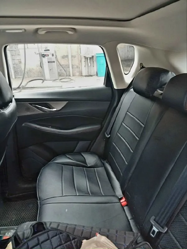 Продам changan cs35 plus в новом состоянии. Пробег 11т. , или обменяю на газель 4х метровую с вашей доплатой. Причина продажи - нужен грузовой автомобиль. По машине: -двигатель: 1,4-литровый бензиновый турбомотор мощностью 150 л. С. -трансмиссия: 7-ступенчатая роботизированная коробка передач (dct) с двойным «мокрым» сцеплением. -привод: передний. Комплектация: безопасность: системы abs, esp, электронный распределитель тормозных усилий (ebd), фронтальные подушки безопасности и крепления isofix. Комфорт: климат-контроль, многофункциональный руль с кожаной отделкой, сенсорный мультимедийный экран с поддержкой apple carplay и android auto. Зимние опции: обогрев передних сидений, стёкол и зеркал. Расширенные технологии: адаптивный круиз-контроль, система предупреждения о риске столкновения (fcw), автоматическое экстренное торможение (aeb), датчик дождя и контроль слепых зон. Дополнительный комфорт: панорамная крыша с электроприводом, подогрев задних сидений, электрорегулиров
📞 Звоните: +7(949)3714230 - фотография - 6