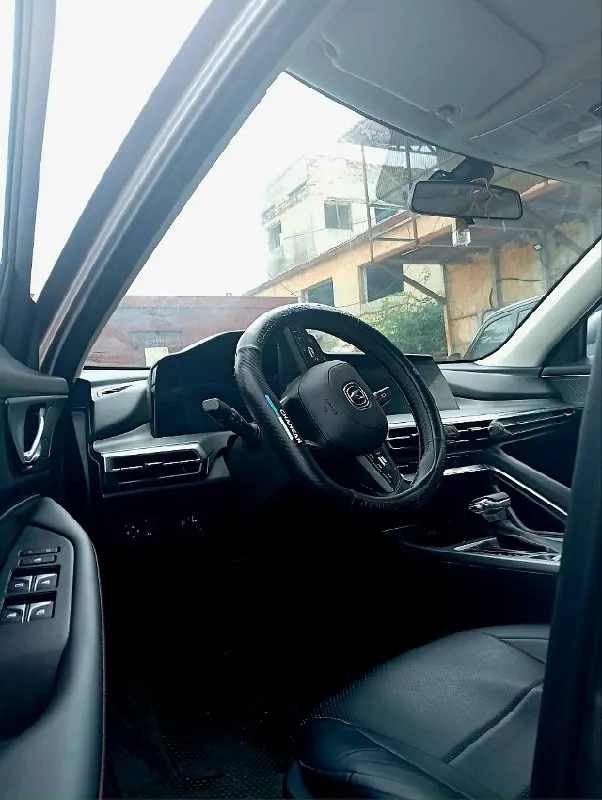 Продам changan cs35 plus в новом состоянии. Пробег 11т. , или обменяю на газель 4х метровую с вашей доплатой. Причина продажи - нужен грузовой автомобиль. По машине: -двигатель: 1,4-литровый бензиновый турбомотор мощностью 150 л. С. -трансмиссия: 7-ступенчатая роботизированная коробка передач (dct) с двойным «мокрым» сцеплением. -привод: передний. Комплектация: безопасность: системы abs, esp, электронный распределитель тормозных усилий (ebd), фронтальные подушки безопасности и крепления isofix. Комфорт: климат-контроль, многофункциональный руль с кожаной отделкой, сенсорный мультимедийный экран с поддержкой apple carplay и android auto. Зимние опции: обогрев передних сидений, стёкол и зеркал. Расширенные технологии: адаптивный круиз-контроль, система предупреждения о риске столкновения (fcw), автоматическое экстренное торможение (aeb), датчик дождя и контроль слепых зон. Дополнительный комфорт: панорамная крыша с электроприводом, подогрев задних сидений, электрорегулиров
📞 Звоните: +7(949)3714230 - фотография - 8