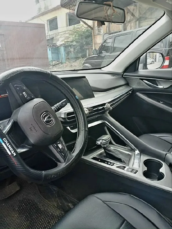 Продам changan cs35 plus в новом состоянии. Пробег 11т. , или обменяю на газель 4х метровую с вашей доплатой. Причина продажи - нужен грузовой автомобиль. По машине: -двигатель: 1,4-литровый бензиновый турбомотор мощностью 150 л. С. -трансмиссия: 7-ступенчатая роботизированная коробка передач (dct) с двойным «мокрым» сцеплением. -привод: передний. Комплектация: безопасность: системы abs, esp, электронный распределитель тормозных усилий (ebd), фронтальные подушки безопасности и крепления isofix. Комфорт: климат-контроль, многофункциональный руль с кожаной отделкой, сенсорный мультимедийный экран с поддержкой apple carplay и android auto. Зимние опции: обогрев передних сидений, стёкол и зеркал. Расширенные технологии: адаптивный круиз-контроль, система предупреждения о риске столкновения (fcw), автоматическое экстренное торможение (aeb), датчик дождя и контроль слепых зон. Дополнительный комфорт: панорамная крыша с электроприводом, подогрев задних сидений, электрорегулиров
📞 Звоните: +7(949)3714230 - фотография - 9
