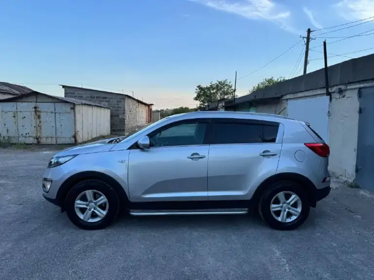 Продам kia sportage 2015 года, двигатель 2.0 бензин, акпп автомат полноценный asin , машина в идеальном состояние, не бита не крашеная 10000% любые проверки и подборщики авто эксперты, в красивом цвете, богатая комплектация, климат контроль, подогрев передних , полный эльктро пакет максимальная регулировка, андроид мульти медия, навигация камера заднего вида мульти руль адаптивный круиз контроль, голосовое управление, прошла т. О заменены масла фильтра только на оригинальных маслах, вложения не требует новая летняя 2 комплекта ключей сигнализация старлайн с автозапуском сервесные книги запасное колесо не разу не установлено с документами полный порядок , цена 1.470 торг тел +79494999723 мариуполь - фотография - 3
