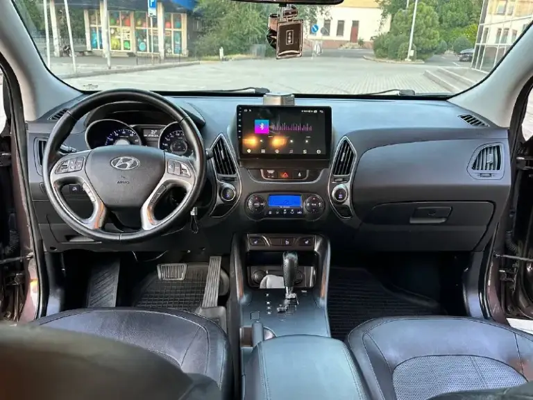 Hyundai ix35 2014
Продам свой автомобиль
Автомобиль в идеальном состоянии, (не крашеная)
Без дтп
Вложении абсолютно не каких не требует
Полностью обслужена двигатель 2.0 работает идеально тихо, масло не ест
Пробег 187тыс, км родной!

Комплектация пред максимальная!
Кожанный салон,
Двухзонный климат контроль,
Камера заднего вида,
Блютус,
Управление на руле,
Помощь при спуске, и многое другое!

Кому действительно нужен хороший автомобиль звоните автомобиль ухоженный и обслуженный
Цена-1.400.000₽
Возможен обмен на авто дешевле!
+7949-551-68-75 - фотография - 10
