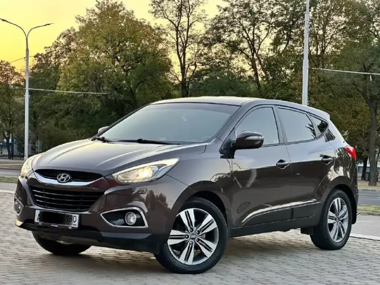 Hyundai ix35 2014
Продам свой автомобиль
Автомобиль в идеальном состоянии, (не крашеная)
Без дтп
Вложении абсолютно не каких не требует
Полностью обслужена двигатель 2.0 работает идеально тихо, масло не ест
Пробег 187тыс, км родной!

Комплектация пред максимальная!
Кожанный салон,
Двухзонный климат контроль,
Камера заднего вида,
Блютус,
Управление на руле,
Помощь при спуске, и многое другое!

Кому действительно нужен хороший автомобиль звоните автомобиль ухоженный и обслуженный
Цена-1.400.000₽
Возможен обмен на авто дешевле!
+7949-551-68-75 - фотография - 5