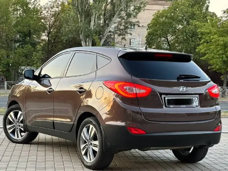 Hyundai ix35 2014
Продам свой автомобиль
Автомобиль в идеальном состоянии, (не крашеная)
Без дтп
Вложении абсолютно не каких не требует
Полностью обслужена двигатель 2.0 работает идеально тихо, масло не ест
Пробег 187тыс, км родной!

Комплектация пред максимальная!
Кожанный салон,
Двухзонный климат контроль,
Камера заднего вида,
Блютус,
Управление на руле,
Помощь при спуске, и многое другое!

Кому действительно нужен хороший автомобиль звоните автомобиль ухоженный и обслуженный
Цена-1.400.000₽
Возможен обмен на авто дешевле!
+7949-551-68-75 - фотография - 6
