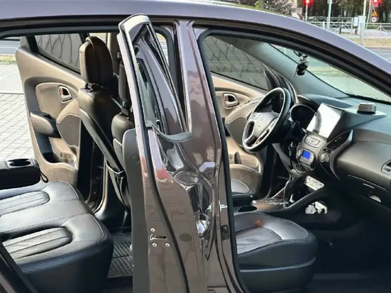 Hyundai ix35 2014
Продам свой автомобиль
Автомобиль в идеальном состоянии, (не крашеная)
Без дтп
Вложении абсолютно не каких не требует
Полностью обслужена двигатель 2.0 работает идеально тихо, масло не ест
Пробег 187тыс, км родной!

Комплектация пред максимальная!
Кожанный салон,
Двухзонный климат контроль,
Камера заднего вида,
Блютус,
Управление на руле,
Помощь при спуске, и многое другое!

Кому действительно нужен хороший автомобиль звоните автомобиль ухоженный и обслуженный
Цена-1.400.000₽
Возможен обмен на авто дешевле!
+7949-551-68-75 - фотография - 8