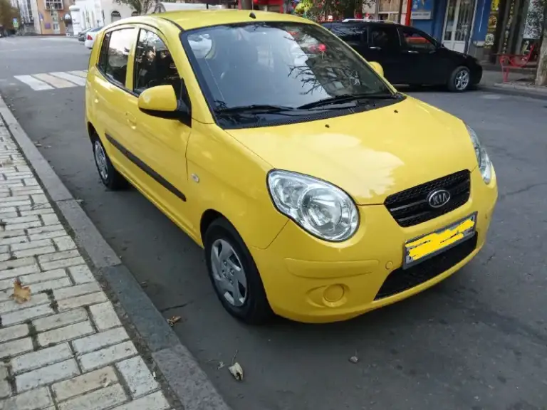 Продам kia picanto 1.0.  2009 г. В. 5 мт.
Яркий городской автомобиль, с минимальным расходом топлива и недорогим обслуживанием.
В отличном техническом состоянии.
Двс тянет на отлично, не дымит, работает ровно и тихо. Двигатель сухой, не мылся.
Кпп переключается без посторонних звуков.
На авто установлена сигнализация, обогрев заднего стекла, гидроусилитель руля. Корректор фар. Салон в хорошем состоянии, не прокурен, не затёрт. Остекление родное, все с завода, автомобиль не бился, соответственно геометрия на месте.
Цена 440 т. Р. Торг.
Тел. Для связи - +79495668647 - фотография - 4