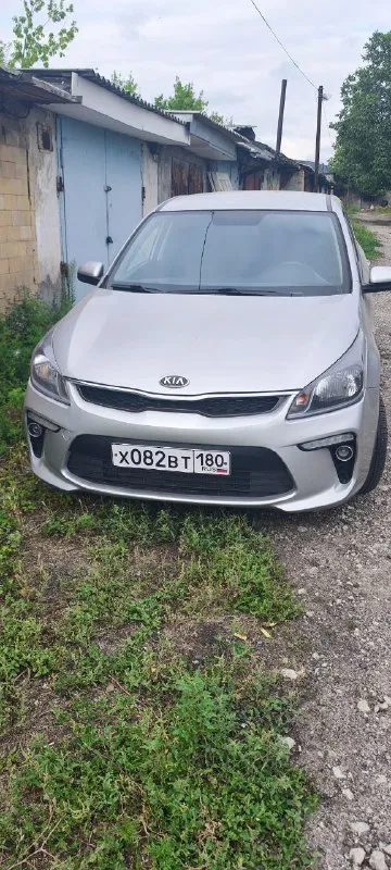 Продам машину kia rio iv 2019.пробег: 124.000т. Км. Двигатель 1.6, коробка механика, без вложений полностью обслужена, машина в хорошем состоянии, как внешне так и технически фото полностью соответствуют хозяин по птс. Кузов полностью в заводском окрасе, по комплектации:климат контроль, подогрев руля, передних сидений, зеркал, и заднего стекла, 4 стеклоподъёмника, мульти-руль, подушки безопасности, датчики давления шин, abs, esp, комплект зимних шин, новая летняя резина, любые проверки приветствуются. Цена: 1.225.000₽. Аргументированный торг у капота! Осмотр макеевка  тел+7949-824-08-68 - фотография - 1