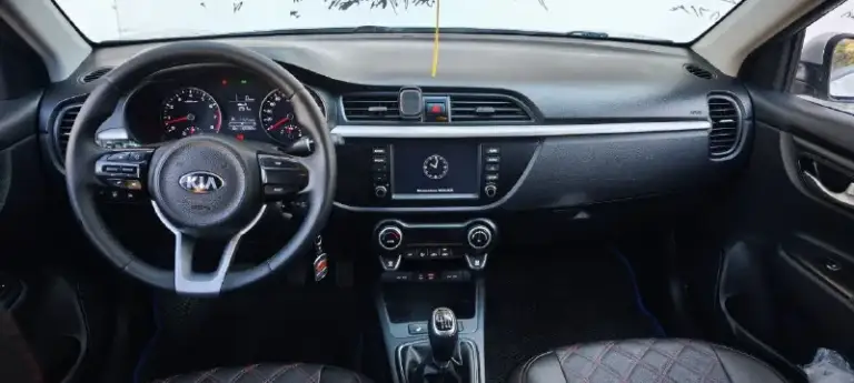 Продам машину kia rio iv 2019.пробег: 124.000т. Км. Двигатель 1.6, коробка механика, без вложений полностью обслужена, машина в хорошем состоянии, как внешне так и технически фото полностью соответствуют хозяин по птс. Кузов полностью в заводском окрасе, по комплектации:климат контроль, подогрев руля, передних сидений, зеркал, и заднего стекла, 4 стеклоподъёмника, мульти-руль, подушки безопасности, датчики давления шин, abs, esp, комплект зимних шин, новая летняя резина, любые проверки приветствуются. Цена: 1.225.000₽. Аргументированный торг у капота! Осмотр макеевка  тел+7949-824-08-68 - фотография - 8