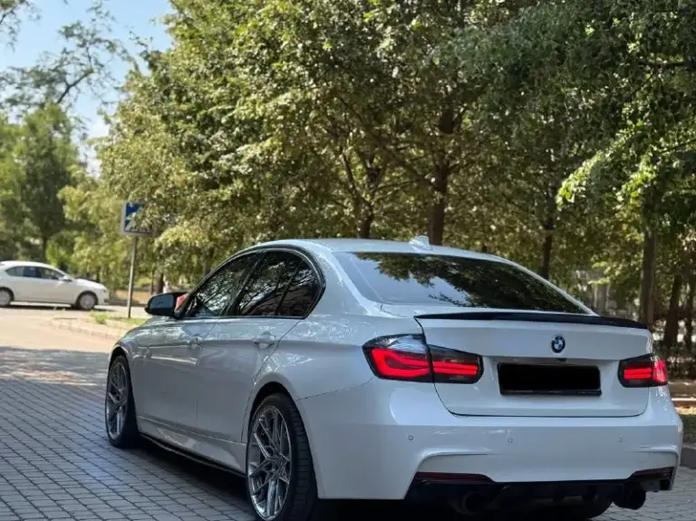 Продам bmw 335
2012 Года выпуска
Мотор 3.0 бензин (n55 306 л. С. )
Пробег 167.000 км
Задний привод 🔥
Коробка автомат работает отлично.
Комплектация:
2-Х зоный климат контроль
Электро регулировка боковых зеркал, складывание зеркал, комфорт сидения, память сидений, подогревы сидений, подогрев рулевого колеса, мультифункциональное рулевое колесо, бортовой компьютер, датчик света, датчик дождя, передние и задние парктронники, камера заднего вида, люк, слепые зоны.
Машина полностью обслужена все заказ наряды имеются.
Сделан хороший приятный выхлоп установлены пайпы, все стекла в круг родные включая лобовое.
Новые оригинальные диски, жирная резина.
Любой вид переоформления.
✅Возможна продажа в кредит, обмен
Цена 2.250.000 хорошим людям хороший торг 🤝🏼
Номер для связи +79493224930 - фотография - 6