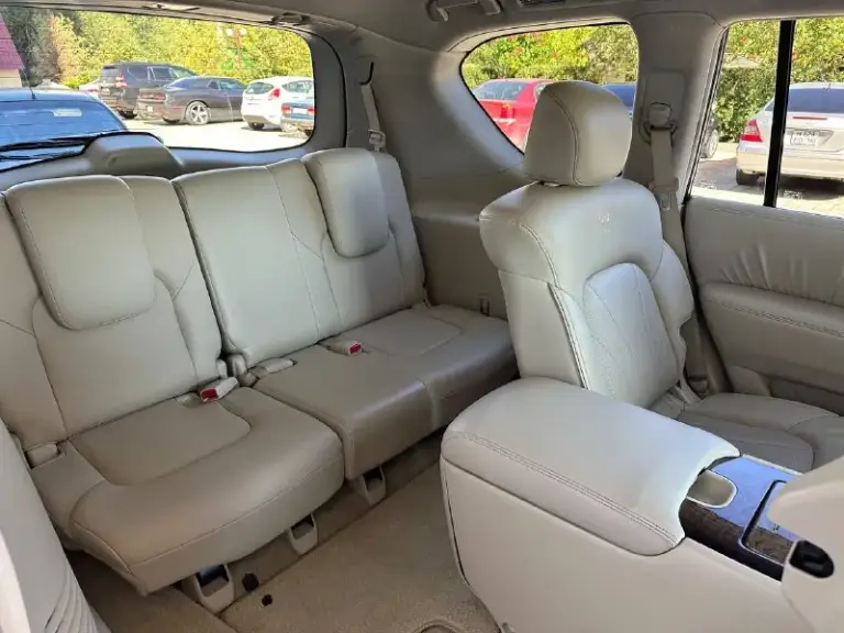 Infiniti qx56 2012 года — идеальное сочетание роскоши и надежности! Всего за 1 999 999₽ вы получаете автомобиль в безупречном состоянии с мощным 5,6-литровым бензиновым двигателем и автоматической коробкой передач. Пробег 230 000 км, два владельца, оригинальный птс, отсутствие дтп и страховых случаев. Родное остекление и всего один косметический окрас (низ двери).
Автомобиль полностью обслужен и не требует вложений: двигатель, акпп, подвеска — всё работает идеально. Богатая комплектация включает климат-контроль, круиз-контроль, память сидений, подогрев и вентиляцию, люк, мониторы для задних пассажиров, камеры 360°, бесключевой доступ, запуск двигателя кнопкой, би-ксеноновый свет с омывателем фар, третий ряд сидений с электроприводом и электронный багажник. Премиальная аудиосистема bose.
Уникальные доработки: вентилируемые тормоза и би-ксеноновые линзы для яркого света. Два ключа в комплекте. Езда на этом infiniti сравнима с яхтой на колёсах — невероятный комфорт и удовольствие за рулём.
Виталий +79493570671 +79614001041 г. Донецк. Таких ухоженных автомобилей осталось очень мало — не упустите шанс! - фотография - 10