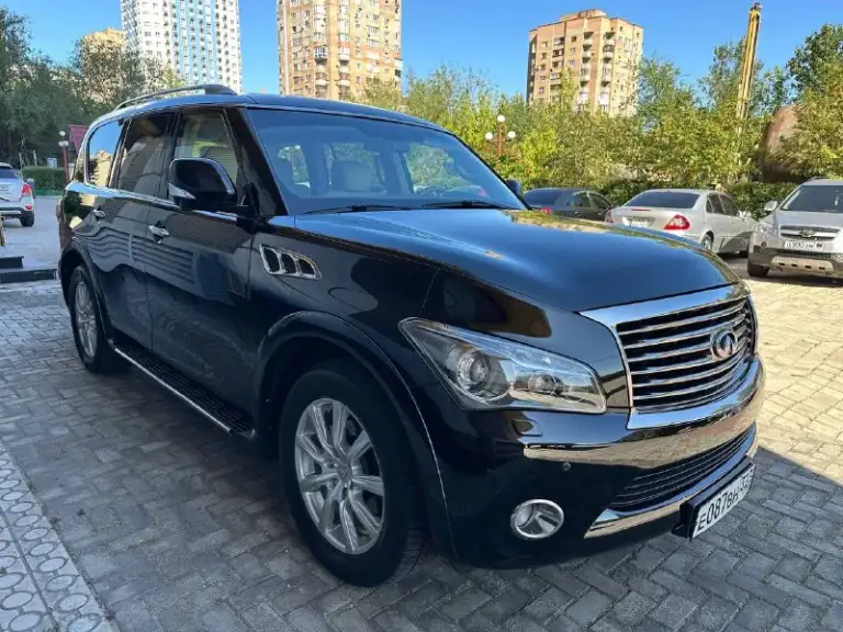 Infiniti qx56 2012 года — идеальное сочетание роскоши и надежности! Всего за 1 999 999₽ вы получаете автомобиль в безупречном состоянии с мощным 5,6-литровым бензиновым двигателем и автоматической коробкой передач. Пробег 230 000 км, два владельца, оригинальный птс, отсутствие дтп и страховых случаев. Родное остекление и всего один косметический окрас (низ двери).
Автомобиль полностью обслужен и не требует вложений: двигатель, акпп, подвеска — всё работает идеально. Богатая комплектация включает климат-контроль, круиз-контроль, память сидений, подогрев и вентиляцию, люк, мониторы для задних пассажиров, камеры 360°, бесключевой доступ, запуск двигателя кнопкой, би-ксеноновый свет с омывателем фар, третий ряд сидений с электроприводом и электронный багажник. Премиальная аудиосистема bose.
Уникальные доработки: вентилируемые тормоза и би-ксеноновые линзы для яркого света. Два ключа в комплекте. Езда на этом infiniti сравнима с яхтой на колёсах — невероятный комфорт и удовольствие за рулём.
Виталий +79493570671 +79614001041 г. Донецк. Таких ухоженных автомобилей осталось очень мало — не упустите шанс! - фотография - 3