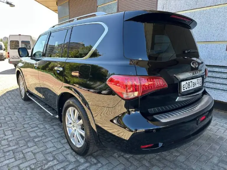 Infiniti qx56 2012 года — идеальное сочетание роскоши и надежности! Всего за 1 999 999₽ вы получаете автомобиль в безупречном состоянии с мощным 5,6-литровым бензиновым двигателем и автоматической коробкой передач. Пробег 230 000 км, два владельца, оригинальный птс, отсутствие дтп и страховых случаев. Родное остекление и всего один косметический окрас (низ двери).
Автомобиль полностью обслужен и не требует вложений: двигатель, акпп, подвеска — всё работает идеально. Богатая комплектация включает климат-контроль, круиз-контроль, память сидений, подогрев и вентиляцию, люк, мониторы для задних пассажиров, камеры 360°, бесключевой доступ, запуск двигателя кнопкой, би-ксеноновый свет с омывателем фар, третий ряд сидений с электроприводом и электронный багажник. Премиальная аудиосистема bose.
Уникальные доработки: вентилируемые тормоза и би-ксеноновые линзы для яркого света. Два ключа в комплекте. Езда на этом infiniti сравнима с яхтой на колёсах — невероятный комфорт и удовольствие за рулём.
Виталий +79493570671 +79614001041 г. Донецк. Таких ухоженных автомобилей осталось очень мало — не упустите шанс! - фотография - 4