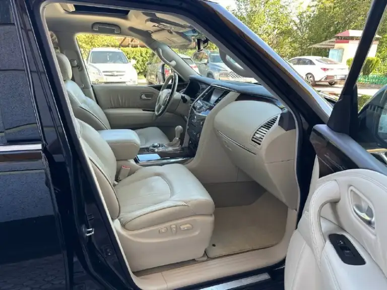 Infiniti qx56 2012 года — идеальное сочетание роскоши и надежности! Всего за 1 999 999₽ вы получаете автомобиль в безупречном состоянии с мощным 5,6-литровым бензиновым двигателем и автоматической коробкой передач. Пробег 230 000 км, два владельца, оригинальный птс, отсутствие дтп и страховых случаев. Родное остекление и всего один косметический окрас (низ двери).
Автомобиль полностью обслужен и не требует вложений: двигатель, акпп, подвеска — всё работает идеально. Богатая комплектация включает климат-контроль, круиз-контроль, память сидений, подогрев и вентиляцию, люк, мониторы для задних пассажиров, камеры 360°, бесключевой доступ, запуск двигателя кнопкой, би-ксеноновый свет с омывателем фар, третий ряд сидений с электроприводом и электронный багажник. Премиальная аудиосистема bose.
Уникальные доработки: вентилируемые тормоза и би-ксеноновые линзы для яркого света. Два ключа в комплекте. Езда на этом infiniti сравнима с яхтой на колёсах — невероятный комфорт и удовольствие за рулём.
Виталий +79493570671 +79614001041 г. Донецк. Таких ухоженных автомобилей осталось очень мало — не упустите шанс! - фотография - 6