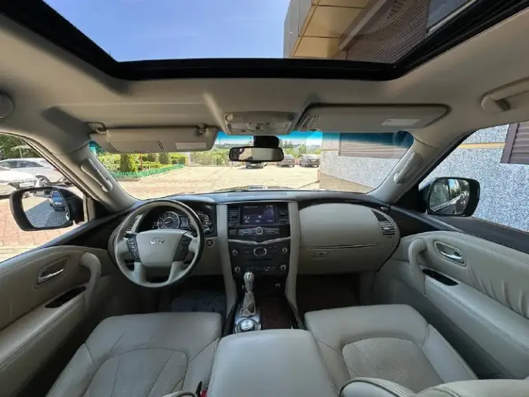 Infiniti qx56 2012 года — идеальное сочетание роскоши и надежности! Всего за 1 999 999₽ вы получаете автомобиль в безупречном состоянии с мощным 5,6-литровым бензиновым двигателем и автоматической коробкой передач. Пробег 230 000 км, два владельца, оригинальный птс, отсутствие дтп и страховых случаев. Родное остекление и всего один косметический окрас (низ двери).
Автомобиль полностью обслужен и не требует вложений: двигатель, акпп, подвеска — всё работает идеально. Богатая комплектация включает климат-контроль, круиз-контроль, память сидений, подогрев и вентиляцию, люк, мониторы для задних пассажиров, камеры 360°, бесключевой доступ, запуск двигателя кнопкой, би-ксеноновый свет с омывателем фар, третий ряд сидений с электроприводом и электронный багажник. Премиальная аудиосистема bose.
Уникальные доработки: вентилируемые тормоза и би-ксеноновые линзы для яркого света. Два ключа в комплекте. Езда на этом infiniti сравнима с яхтой на колёсах — невероятный комфорт и удовольствие за рулём.
Виталий +79493570671 +79614001041 г. Донецк. Таких ухоженных автомобилей осталось очень мало — не упустите шанс! - фотография - 7