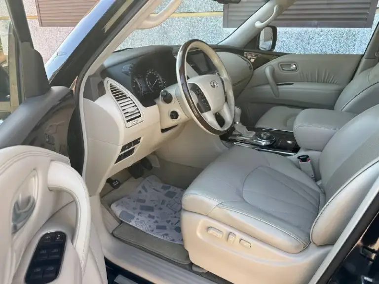 Infiniti qx56 2012 года — идеальное сочетание роскоши и надежности! Всего за 1 999 999₽ вы получаете автомобиль в безупречном состоянии с мощным 5,6-литровым бензиновым двигателем и автоматической коробкой передач. Пробег 230 000 км, два владельца, оригинальный птс, отсутствие дтп и страховых случаев. Родное остекление и всего один косметический окрас (низ двери).
Автомобиль полностью обслужен и не требует вложений: двигатель, акпп, подвеска — всё работает идеально. Богатая комплектация включает климат-контроль, круиз-контроль, память сидений, подогрев и вентиляцию, люк, мониторы для задних пассажиров, камеры 360°, бесключевой доступ, запуск двигателя кнопкой, би-ксеноновый свет с омывателем фар, третий ряд сидений с электроприводом и электронный багажник. Премиальная аудиосистема bose.
Уникальные доработки: вентилируемые тормоза и би-ксеноновые линзы для яркого света. Два ключа в комплекте. Езда на этом infiniti сравнима с яхтой на колёсах — невероятный комфорт и удовольствие за рулём.
Виталий +79493570671 +79614001041 г. Донецк. Таких ухоженных автомобилей осталось очень мало — не упустите шанс! - фотография - 8