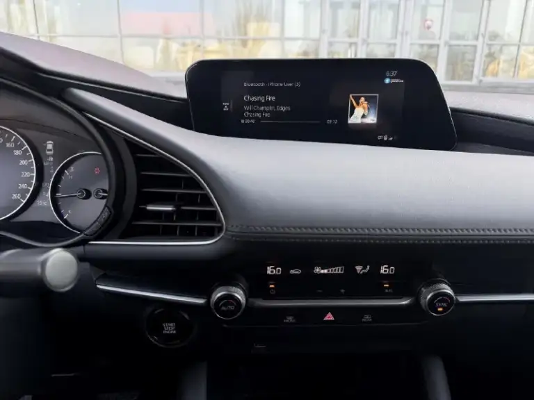 Mazda 3, 2020, 2,5 автомат, 56000 км. В хорошей комплектации, кожа, адаптивный круиз-контроль, удержание в полосе , асистенты безопасности, датчики слепых зоны, мультимедиа с большим монитором и apple carplay. 1 владелец в рф. Привезена в феврале 2024 года.   Новая резина bridgestone.
Возможно оформление в кредит. Возможен обмен.
Более детальная информация по телефону.
Цена - 2.150.000 р.
+79493250509 - фотография - 10