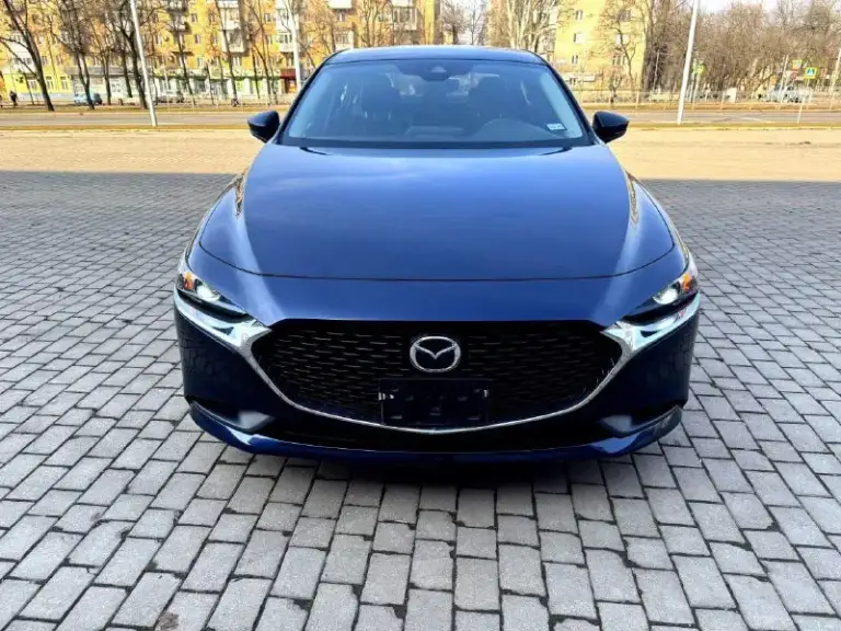 Mazda 3, 2020, 2,5 автомат, 56000 км. В хорошей комплектации, кожа, адаптивный круиз-контроль, удержание в полосе , асистенты безопасности, датчики слепых зоны, мультимедиа с большим монитором и apple carplay. 1 владелец в рф. Привезена в феврале 2024 года.   Новая резина bridgestone.
Возможно оформление в кредит. Возможен обмен.
Более детальная информация по телефону.
Цена - 2.150.000 р.
+79493250509 - фотография - 2