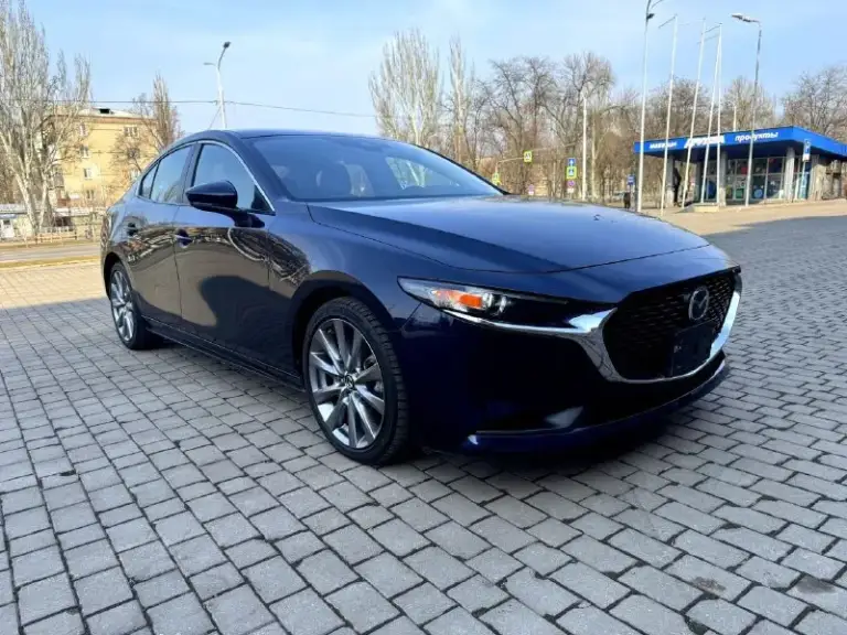 Mazda 3, 2020, 2,5 автомат, 56000 км. В хорошей комплектации, кожа, адаптивный круиз-контроль, удержание в полосе , асистенты безопасности, датчики слепых зоны, мультимедиа с большим монитором и apple carplay. 1 владелец в рф. Привезена в феврале 2024 года.   Новая резина bridgestone.
Возможно оформление в кредит. Возможен обмен.
Более детальная информация по телефону.
Цена - 2.150.000 р.
+79493250509 - фотография - 3