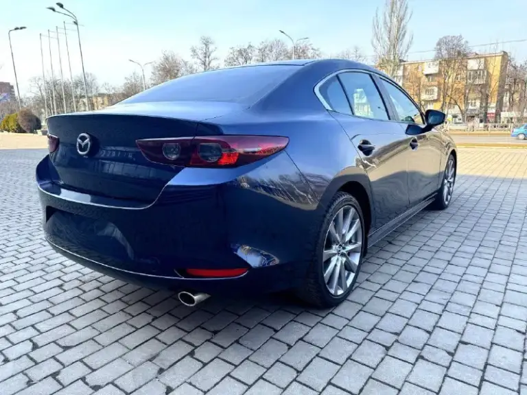 Mazda 3, 2020, 2,5 автомат, 56000 км. В хорошей комплектации, кожа, адаптивный круиз-контроль, удержание в полосе , асистенты безопасности, датчики слепых зоны, мультимедиа с большим монитором и apple carplay. 1 владелец в рф. Привезена в феврале 2024 года.   Новая резина bridgestone.
Возможно оформление в кредит. Возможен обмен.
Более детальная информация по телефону.
Цена - 2.150.000 р.
+79493250509 - фотография - 4