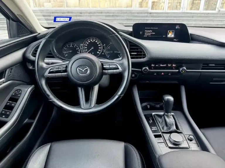 Mazda 3, 2020, 2,5 автомат, 56000 км. В хорошей комплектации, кожа, адаптивный круиз-контроль, удержание в полосе , асистенты безопасности, датчики слепых зоны, мультимедиа с большим монитором и apple carplay. 1 владелец в рф. Привезена в феврале 2024 года.   Новая резина bridgestone.
Возможно оформление в кредит. Возможен обмен.
Более детальная информация по телефону.
Цена - 2.150.000 р.
+79493250509 - фотография - 7
