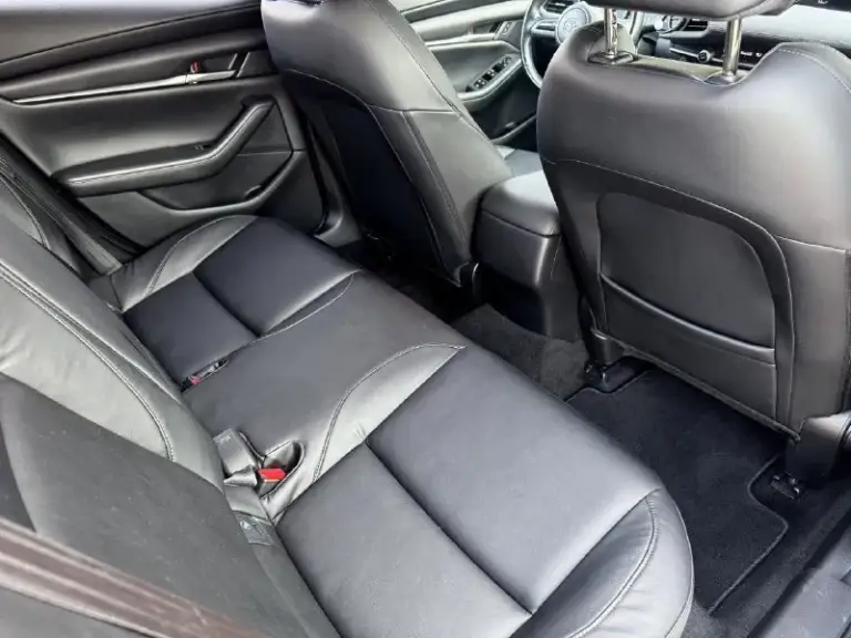 Mazda 3, 2020, 2,5 автомат, 56000 км. В хорошей комплектации, кожа, адаптивный круиз-контроль, удержание в полосе , асистенты безопасности, датчики слепых зоны, мультимедиа с большим монитором и apple carplay. 1 владелец в рф. Привезена в феврале 2024 года.   Новая резина bridgestone.
Возможно оформление в кредит. Возможен обмен.
Более детальная информация по телефону.
Цена - 2.150.000 р.
+79493250509 - фотография - 9