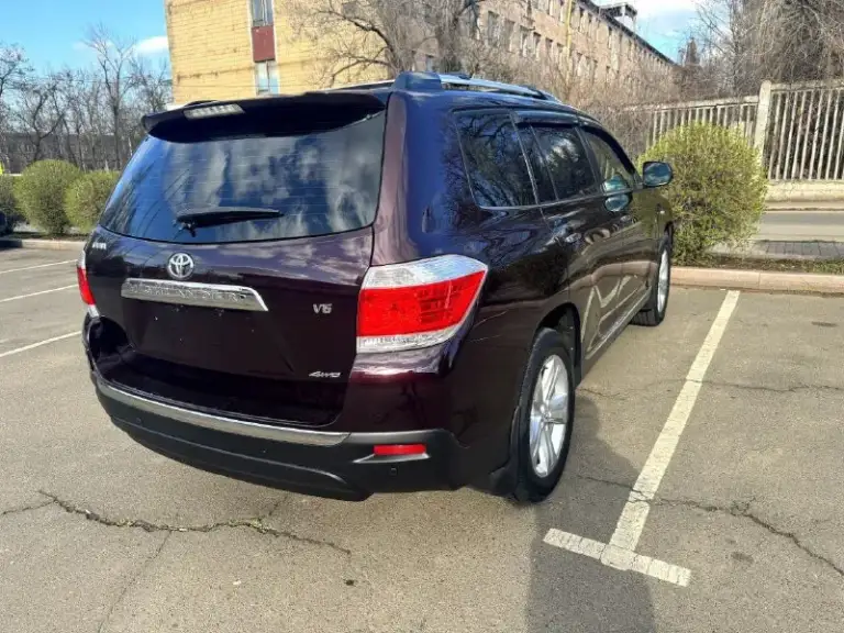 Toyota highlander, 2012 3.5 автомат, 267000 км. Автомобиль в безупречном внешнем и техническом состоянии! Обслужен. Мотор, коробка, ходовая часть на отлично. Кузов и салон тоже на отлично, без дтп, всего два косметических окраса. Максимальная комплектация люкс! 7 мест. В 2023 году установлено хорошее газовое оборудование. Возможно оформление а кредит. Возможен обмен. Более подробно по телефону.
Цена - 2.090.000 р.
+79494041233 - фотография - 6