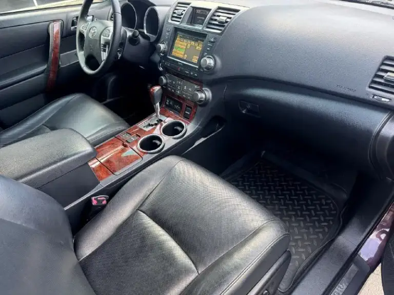 Toyota highlander, 2012 3.5 автомат, 267000 км. Автомобиль в безупречном внешнем и техническом состоянии! Обслужен. Мотор, коробка, ходовая часть на отлично. Кузов и салон тоже на отлично, без дтп, всего два косметических окраса. Максимальная комплектация люкс! 7 мест. В 2023 году установлено хорошее газовое оборудование. Возможно оформление а кредит. Возможен обмен. Более подробно по телефону.
Цена - 2.090.000 р.
+79494041233 - фотография - 9