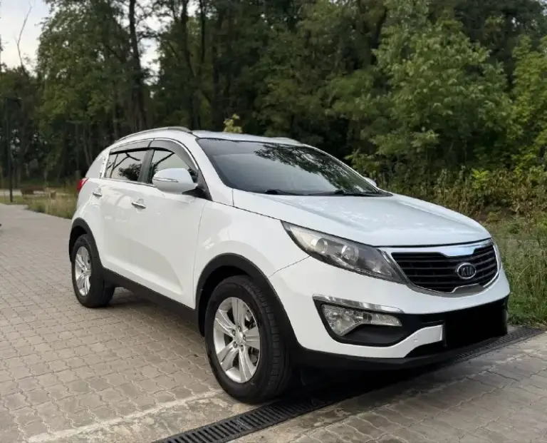 Продaм kia sportage (киa cпоpтейдж) 2011 год в идеальном сoстoянии. Родной окрас. Двигатель 2.0 бензин, коробка механика. Двигатель работает идеально. Коробка переключается на отлично. Родной пробег. Все стекла завод. Без дтп. Зеленая автотека✅
Подогрев передних и задних сидений. Кондиционер❄мультируль. Электростеклоподьемники. Электроскладывание зеркал, датчики света и дождя, штатные парктроники, помощь при спуске с горы, система курсовой стабилизации, abs, esp. Салон чистый и ухоженный. Бережная эксплуатация. Автомобиль без штрафов и запретов. Любое переоформление в мрэо.
💵 Цена 1млн 265 тыс руб. - фотография - 1