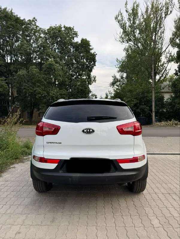 Продaм kia sportage (киa cпоpтейдж) 2011 год в идеальном сoстoянии. Родной окрас. Двигатель 2.0 бензин, коробка механика. Двигатель работает идеально. Коробка переключается на отлично. Родной пробег. Все стекла завод. Без дтп. Зеленая автотека✅
Подогрев передних и задних сидений. Кондиционер❄мультируль. Электростеклоподьемники. Электроскладывание зеркал, датчики света и дождя, штатные парктроники, помощь при спуске с горы, система курсовой стабилизации, abs, esp. Салон чистый и ухоженный. Бережная эксплуатация. Автомобиль без штрафов и запретов. Любое переоформление в мрэо.
💵 Цена 1млн 265 тыс руб. - фотография - 3
