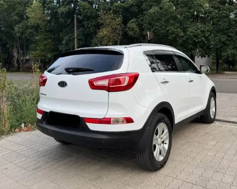 Продaм kia sportage (киa cпоpтейдж) 2011 год в идеальном сoстoянии. Родной окрас. Двигатель 2.0 бензин, коробка механика. Двигатель работает идеально. Коробка переключается на отлично. Родной пробег. Все стекла завод. Без дтп. Зеленая автотека✅
Подогрев передних и задних сидений. Кондиционер❄мультируль. Электростеклоподьемники. Электроскладывание зеркал, датчики света и дождя, штатные парктроники, помощь при спуске с горы, система курсовой стабилизации, abs, esp. Салон чистый и ухоженный. Бережная эксплуатация. Автомобиль без штрафов и запретов. Любое переоформление в мрэо.
💵 Цена 1млн 265 тыс руб. - фотография - 4