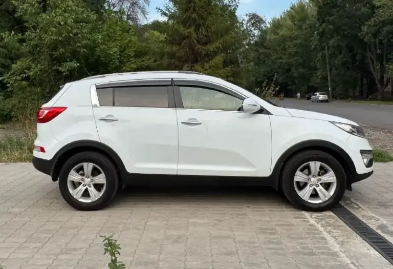 Продaм kia sportage (киa cпоpтейдж) 2011 год в идеальном сoстoянии. Родной окрас. Двигатель 2.0 бензин, коробка механика. Двигатель работает идеально. Коробка переключается на отлично. Родной пробег. Все стекла завод. Без дтп. Зеленая автотека✅
Подогрев передних и задних сидений. Кондиционер❄мультируль. Электростеклоподьемники. Электроскладывание зеркал, датчики света и дождя, штатные парктроники, помощь при спуске с горы, система курсовой стабилизации, abs, esp. Салон чистый и ухоженный. Бережная эксплуатация. Автомобиль без штрафов и запретов. Любое переоформление в мрэо.
💵 Цена 1млн 265 тыс руб. - фотография - 7