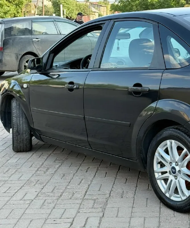 Ford focus ll 1.6 (100л. С) механика состояние сел поехал продажа срочная! Перед продажей было сделано: замена масла в двигателе, и в коробке. Замена лобового стекла чтобы можно было поставить на учёт. Новый аккумулятор. Поставлен мульти руль и сенсорная магнитола. Сзади в багажнике лежит задняя подвеска вся, а также комплект задних колодок и троса для ручника ( ручник не работает) стоит рабочее, но езжу на бензине. Чистка форсунок. Поменяны рулевые тяги, рулевые наконечники, тормозные диски перед, тормозные колодки перед. Не троит работает отлично, масло 5-6 тысяч ликви молли, от замены до замены. Цена: 339000₽ торг звонить : +79497770603 продажа в г. Донецк ( и только
📞 Звоните: +7(949)7770603 - фотография - 7