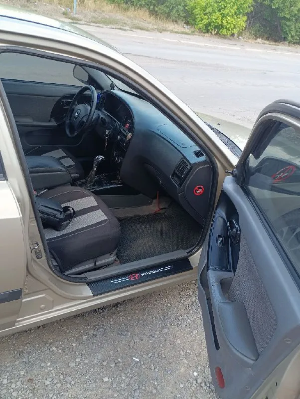 Продам hyundai элантра 1.6 2004 год, на полном ходу, двигатель полностью после капиталки прошол 1000км, заменено всё что можно от поддона до головы включая грм, стоит кондиционер дует хорошо, электоростеклоподъёмники 4шт, гур, дрогая музыка с сабом играет хорошо, по кузову есть моменты днище в отличном состоянии доки все в наличии,350₽ торг. +79497132180
📞 Звоните: +7(949)7132180 - фотография - 7