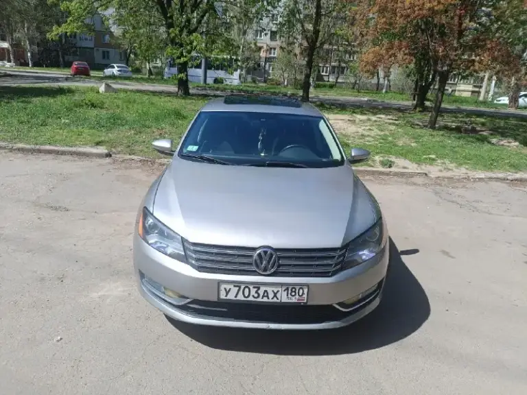 Продам volkswagen b7 american 2012 г. В
Двигатель 2.5 атмосфера. (самый надёжный в линейке)облужен полностью масло лью ravenol 5w30.не ест ни грамма. Так же установлен газ.
Коробка aisin 6 скорости работает идеально.
Частичная замену делал 5000 км назад.
Ходовая вся взбитая. Ничего не гремит. Не тарахтит.
Салон в очень хорошем состоянии для своих лет. Не порван. Не грязный. Не прокурен.
Кузов в хорошем состоянии но есть маленькие сколы в силу возраста.
Хорошая комплектация. Двух зонный климат контроль. (обслужен). Люк работает во всех положениях. Подогрев передних сидений. Мультируль. Датчик света.
Колеса r 18 (лето) новые и 5000 км не проехали.
Зима тоже на дисках заводских r 17 на хорошей резине.
Так же 2 комплекта ковриков.
На ближний свет установлены дорогие линзы и лампы. Так что со светом проблема устранена.
Авто полностью обслужено!!!доедет куда угодно!!!
Я хозяин авто. И продаю тоже я.
Причина продажи стоит без дела. За последние 3 месяца проехал на ней 300км.
Осмотр донецк центр
📞 Звоните: +7(949)3750694 - фотография - 1