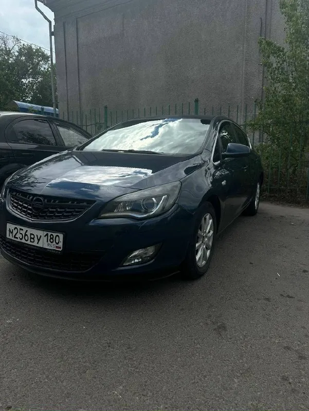 Opel astra j 1.6 бензин, без турбины. Автомат. Пробег 208 тыс. 2010 г. В. По кузову весной обрабатывалась антикором, стоит хороший свет и штатная музыка( играет очень хорошо). За машиной следил, делал то что нужно, есть запчасти на запас( передняя ступица, и задний центральный рычаг) отдам всё в комплект. На 200 тыс поменял ремень грм и ролики по машине много чего было сделано, замена корпуса термостата. (антифриз стоит на месте, не уходит вообще). Замена реле зарядки на генераторе. Замена задней правой ступицы. Поменял передние сайленблоки. Замена передних стоек стабилизатора(всё в комплекте). Замена стоек стабилизатора и втулок. Стоит новый вентилятор охлаждения. По двигателю, перебран масляный насос(исправили давление масла). Всё ремонты проводились не более 10 тыс км назад. Срочных вложений машина не требует, всё крутиться, заводиться как нужно). Было сделано две частичные замены масла в коробке. Всё что делал по машине могу подтвердить, чеками и накладными. Я хозяи
📞 Звоните: +7(949)3556515 - фотография - 1