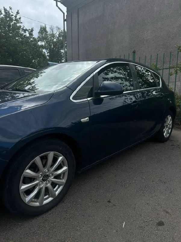 Opel astra j 1.6 бензин, без турбины. Автомат. Пробег 208 тыс. 2010 г. В. По кузову весной обрабатывалась антикором, стоит хороший свет и штатная музыка( играет очень хорошо). За машиной следил, делал то что нужно, есть запчасти на запас( передняя ступица, и задний центральный рычаг) отдам всё в комплект. На 200 тыс поменял ремень грм и ролики по машине много чего было сделано, замена корпуса термостата. (антифриз стоит на месте, не уходит вообще). Замена реле зарядки на генераторе. Замена задней правой ступицы. Поменял передние сайленблоки. Замена передних стоек стабилизатора(всё в комплекте). Замена стоек стабилизатора и втулок. Стоит новый вентилятор охлаждения. По двигателю, перебран масляный насос(исправили давление масла). Всё ремонты проводились не более 10 тыс км назад. Срочных вложений машина не требует, всё крутиться, заводиться как нужно). Было сделано две частичные замены масла в коробке. Всё что делал по машине могу подтвердить, чеками и накладными. Я хозяи
📞 Звоните: +7(949)3556515 - фотография - 3