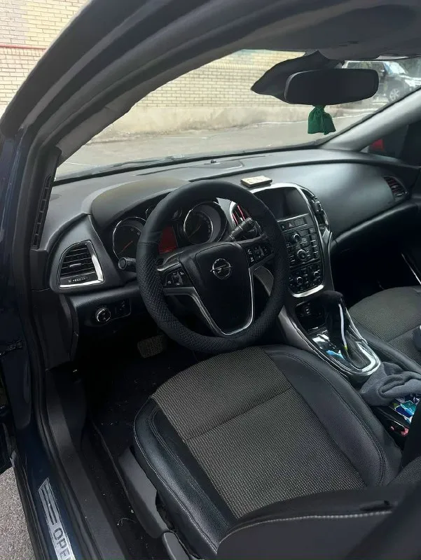 Opel astra j 1.6 бензин, без турбины. Автомат. Пробег 208 тыс. 2010 г. В. По кузову весной обрабатывалась антикором, стоит хороший свет и штатная музыка( играет очень хорошо). За машиной следил, делал то что нужно, есть запчасти на запас( передняя ступица, и задний центральный рычаг) отдам всё в комплект. На 200 тыс поменял ремень грм и ролики по машине много чего было сделано, замена корпуса термостата. (антифриз стоит на месте, не уходит вообще). Замена реле зарядки на генераторе. Замена задней правой ступицы. Поменял передние сайленблоки. Замена передних стоек стабилизатора(всё в комплекте). Замена стоек стабилизатора и втулок. Стоит новый вентилятор охлаждения. По двигателю, перебран масляный насос(исправили давление масла). Всё ремонты проводились не более 10 тыс км назад. Срочных вложений машина не требует, всё крутиться, заводиться как нужно). Было сделано две частичные замены масла в коробке. Всё что делал по машине могу подтвердить, чеками и накладными. Я хозяи
📞 Звоните: +7(949)3556515 - фотография - 5