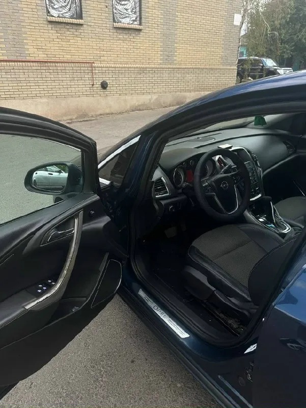Opel astra j 1.6 бензин, без турбины. Автомат. Пробег 208 тыс. 2010 г. В. По кузову весной обрабатывалась антикором, стоит хороший свет и штатная музыка( играет очень хорошо). За машиной следил, делал то что нужно, есть запчасти на запас( передняя ступица, и задний центральный рычаг) отдам всё в комплект. На 200 тыс поменял ремень грм и ролики по машине много чего было сделано, замена корпуса термостата. (антифриз стоит на месте, не уходит вообще). Замена реле зарядки на генераторе. Замена задней правой ступицы. Поменял передние сайленблоки. Замена передних стоек стабилизатора(всё в комплекте). Замена стоек стабилизатора и втулок. Стоит новый вентилятор охлаждения. По двигателю, перебран масляный насос(исправили давление масла). Всё ремонты проводились не более 10 тыс км назад. Срочных вложений машина не требует, всё крутиться, заводиться как нужно). Было сделано две частичные замены масла в коробке. Всё что делал по машине могу подтвердить, чеками и накладными. Я хозяи
📞 Звоните: +7(949)3556515 - фотография - 6